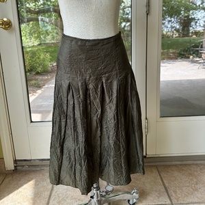 BURBERRY Olive Green Pleated Silk Skirt (Low-waisted)